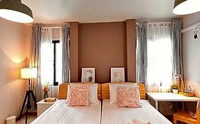 Por Poshtel Kanchanaburi